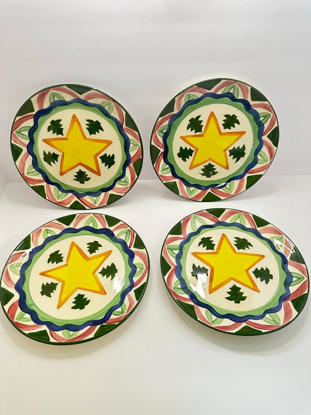Vicki Carroll Tis the Season 10” Dinner Plates Set of 4 Signed 1990s Pottery